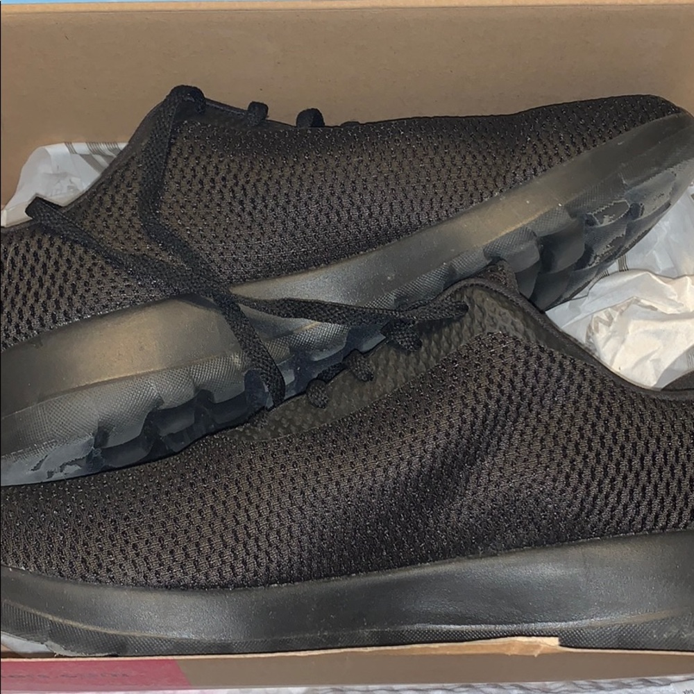 Shoes - Picture 5 of 6